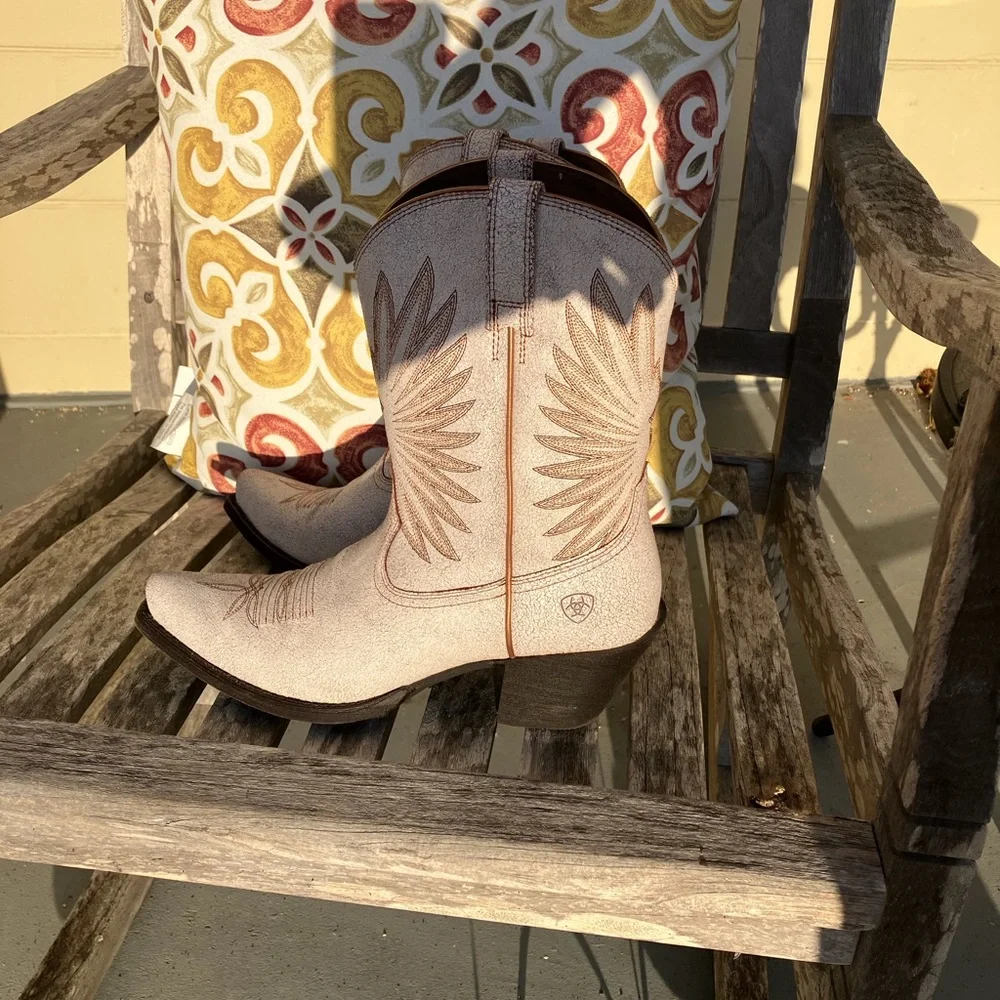Ariat Suede leather women’s Western Boots - Picture 3 of 11